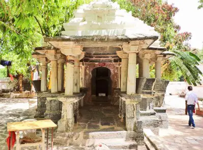 achaleshwar mahadev temple mount abu